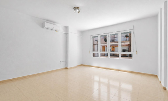 1. Apartment / flat - Resale - Torrevieja - Puerto Deportivo