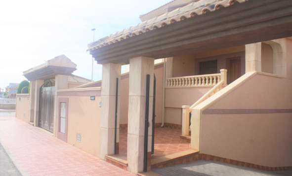 2. Chalet adosado - Reventa - Los Altos - Costa Blanca Sur