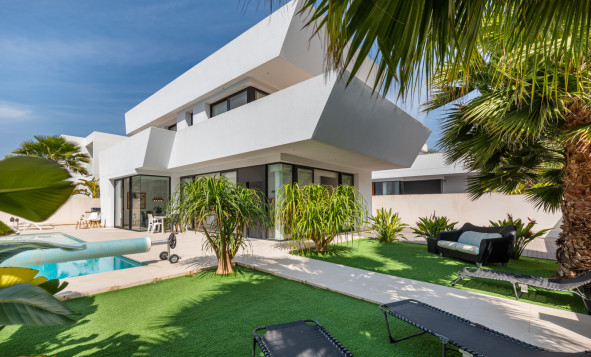 3. Casa indepiende - Reventa - Ciudad Quesada - La Laguna