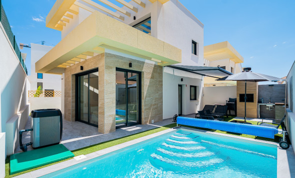 3. Casa indepiende - Reventa - Los Montesinos - CBB-24244