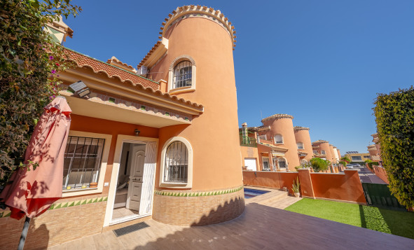 3. Vrijstaande villa - Herverkoop - Playa Flamenca - Sportcentre