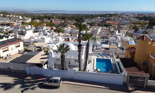 3. Vrijstaande villa - Herverkoop - Villamartin - Costa Blanca Zuid