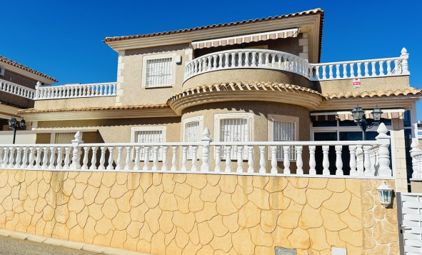 4. House - Detached Villa - Herverkoop - Punta Prima - Orihuela Costa