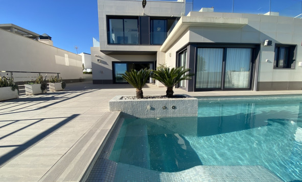 4. House - Detached Villa - Herverkoop - San Miguel de Salinas - Orihuela Costa