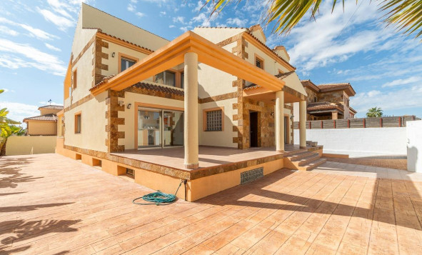 4. House - Detached Villa - Herverkoop - Torrevieja - Aguas nuevas 2