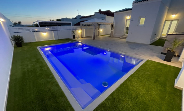 4. House - Detached Villa - Herverkoop - Torrevieja - Torrevieja