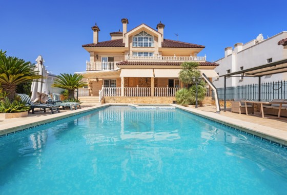 4. House - Detached Villa - Herverkoop - Torrevieja - Torrevieja