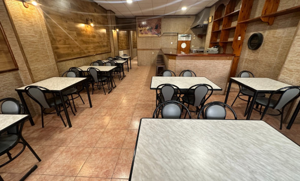 Commercial property - Resale - Torrevieja - CW-34568