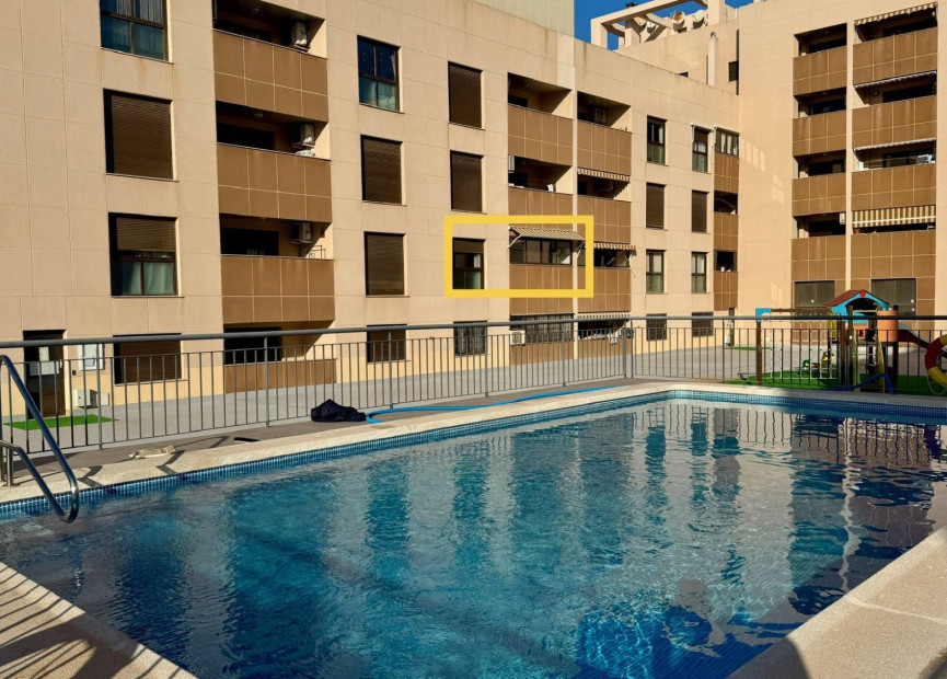 Herverkoop - 1. Apartment / flat - Torrevieja - Centro