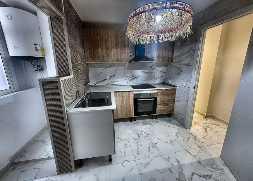 Herverkoop - 1. Appartement / flat - Torrevieja - Muelle Pesquero