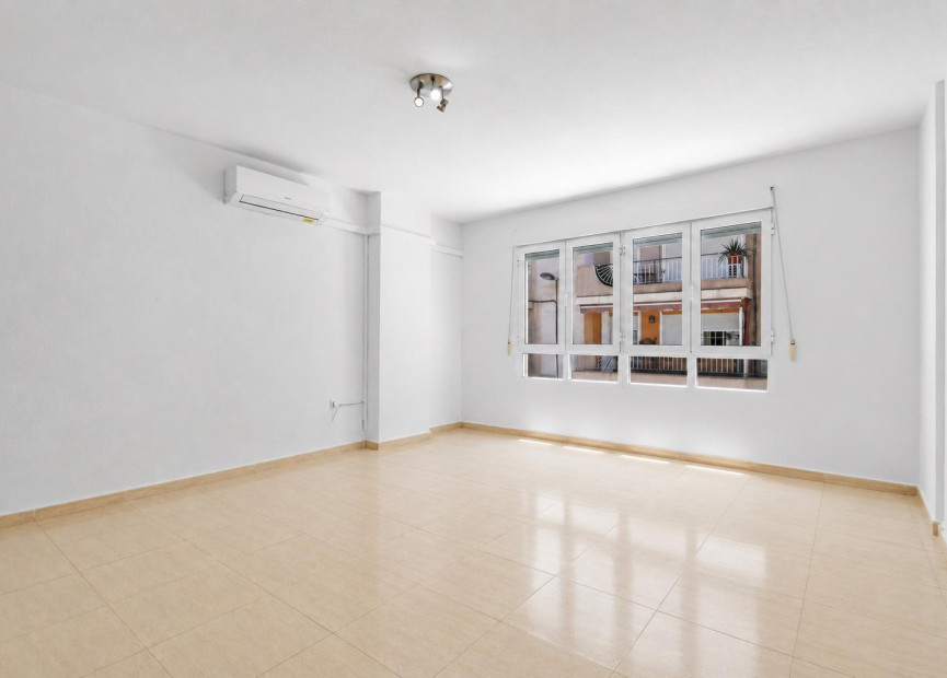 Herverkoop - 1. Appartement / flat - Torrevieja - Puerto Deportivo