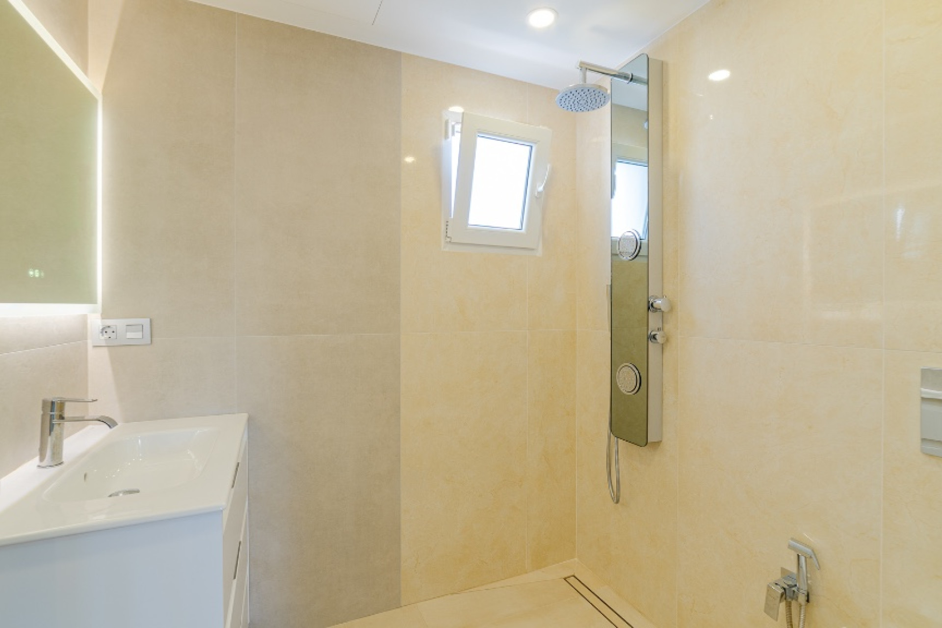 Herverkoop - 3. Halfvrijstaand huis - Los Balcones - Costa Blanca Zuid