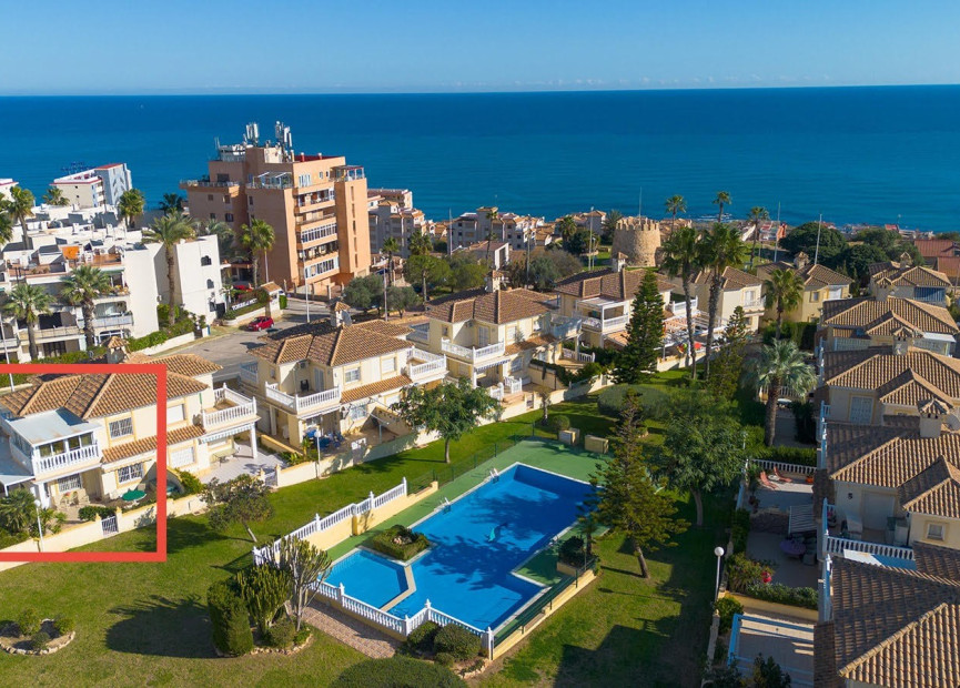 Herverkoop - 3. Semi - Detached Villa - La Mata - Torrevieja