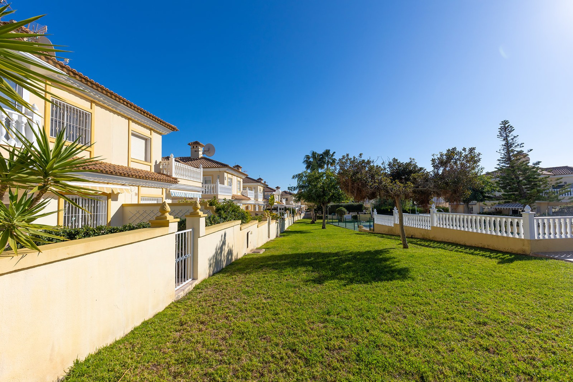 Herverkoop - 3. Semi - Detached Villa - La Mata - Torrevieja