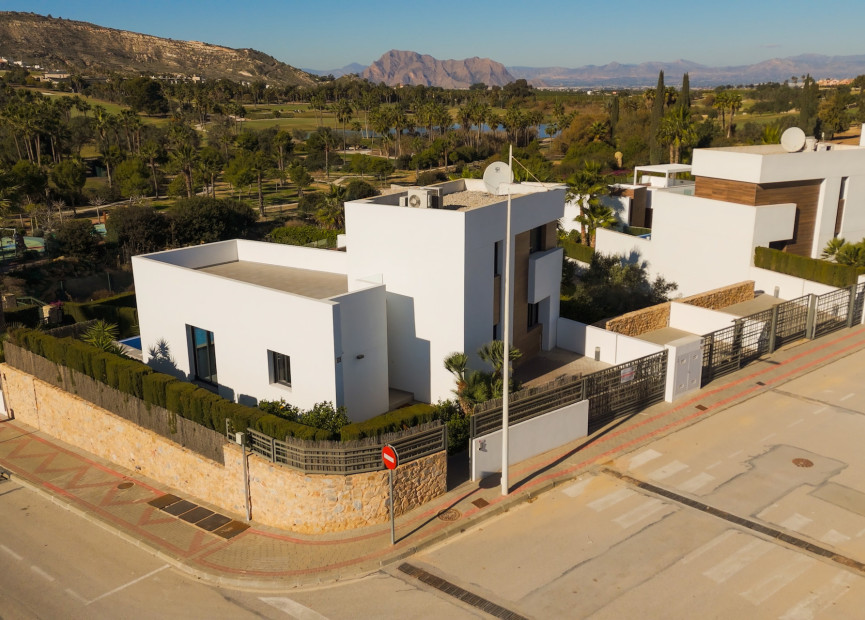 Herverkoop - 3. Vrijstaande villa - Algorfa - Costa Blanca Zuid