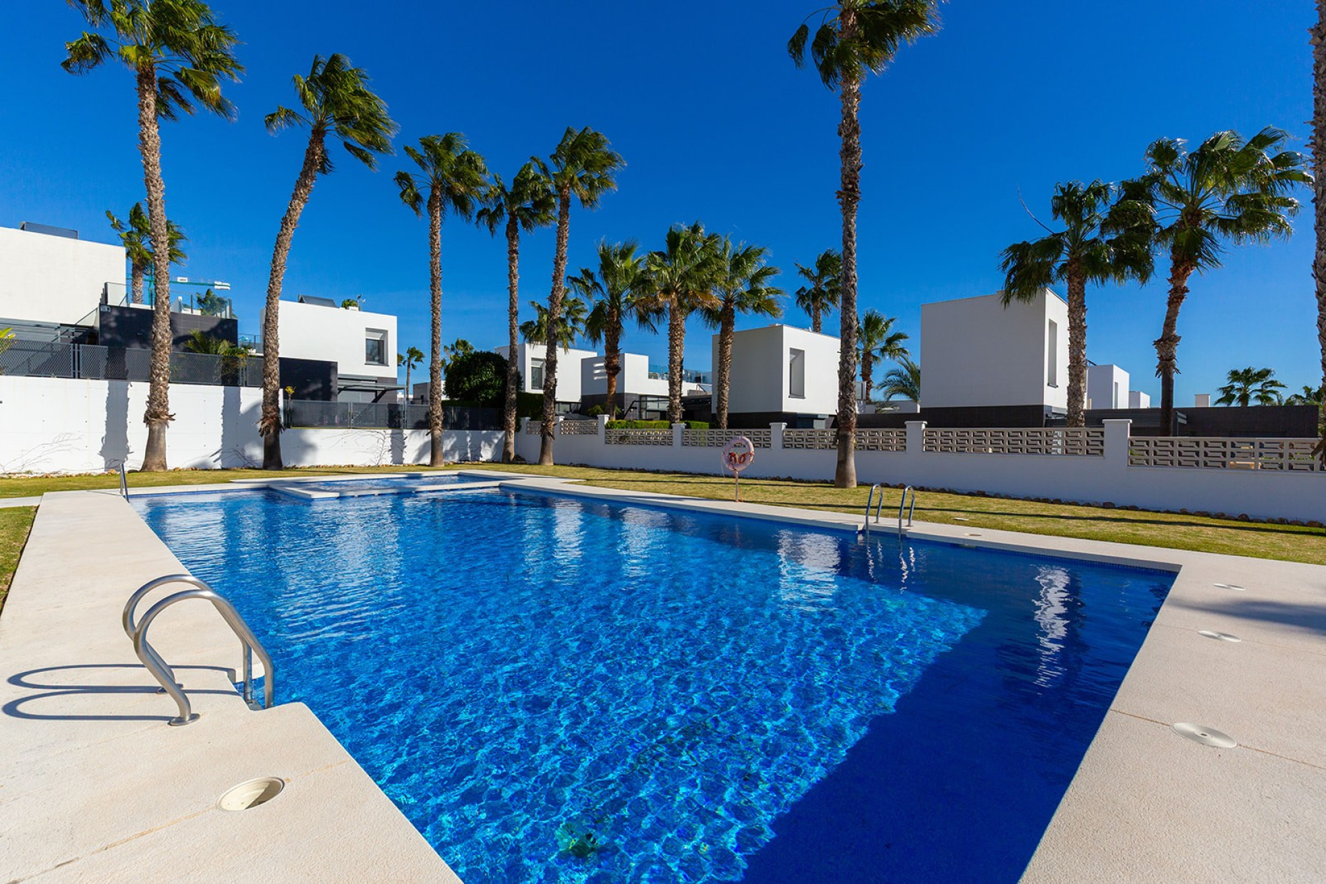 Herverkoop - 3. Vrijstaande villa - Algorfa - Costa Blanca Zuid