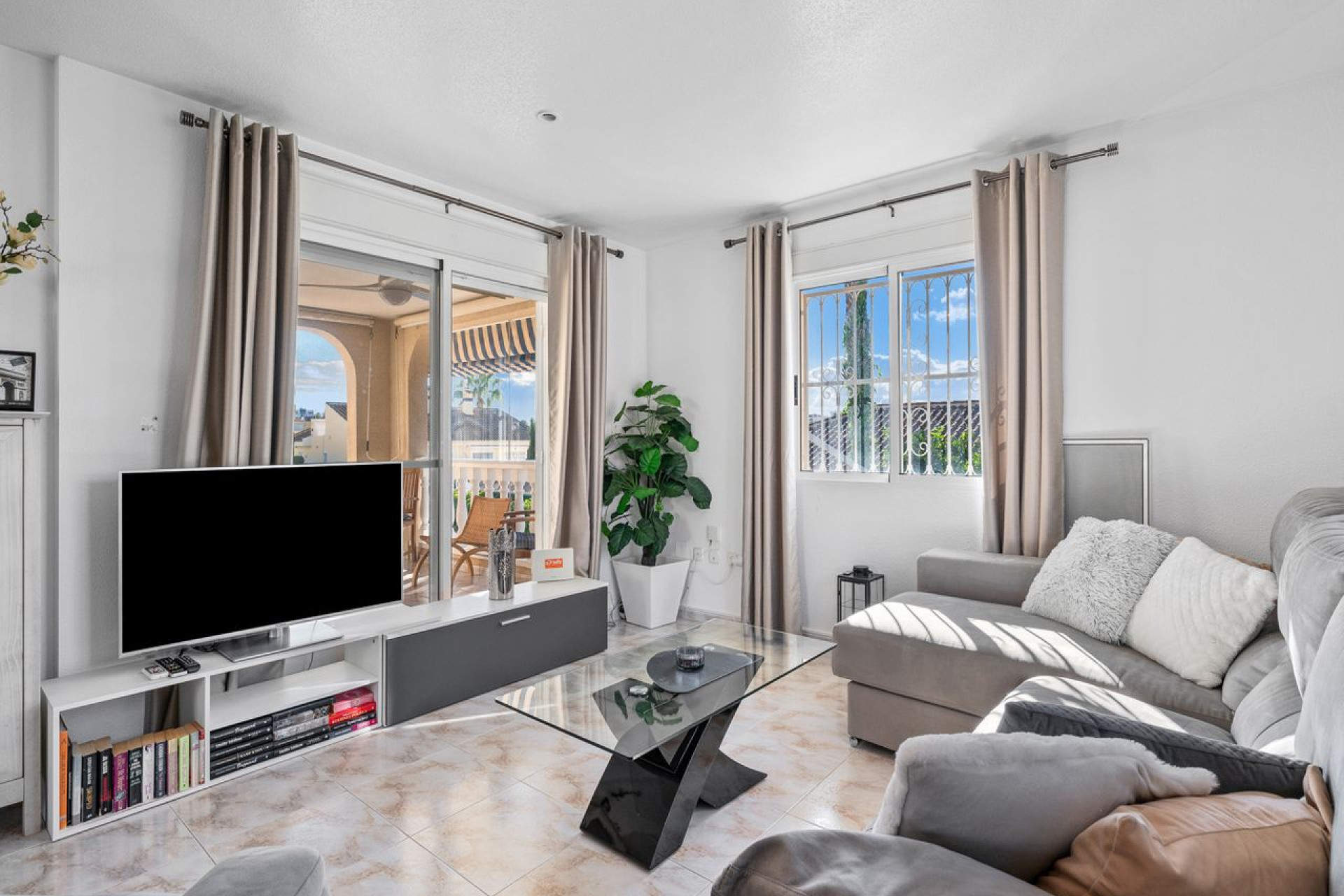 Herverkoop - 3. Vrijstaande villa - Benijófar - Costa Blanca Zuid