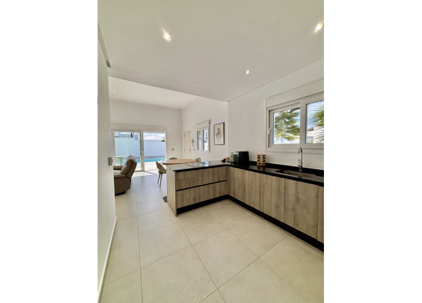 Herverkoop - 3. Vrijstaande villa - Benijófar - Costa Blanca Zuid