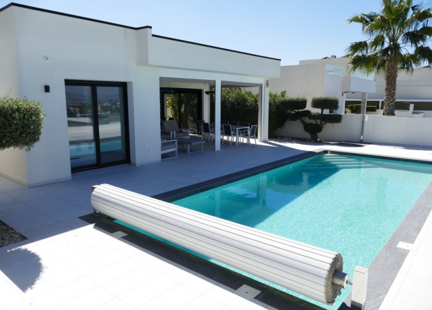 Herverkoop - 3. Vrijstaande villa - Benijófar - Costa Blanca Zuid