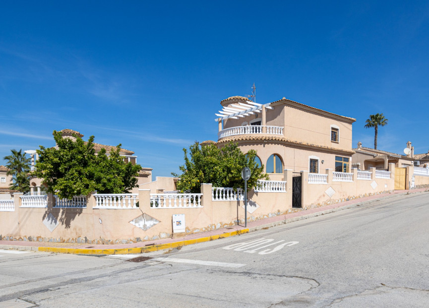 Herverkoop - 3. Vrijstaande villa - Benijófar - Costa Blanca Zuid