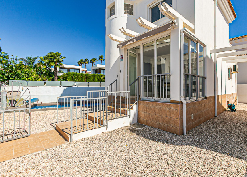 Herverkoop - 3. Vrijstaande villa - La Marina - Costa Blanca Zuid