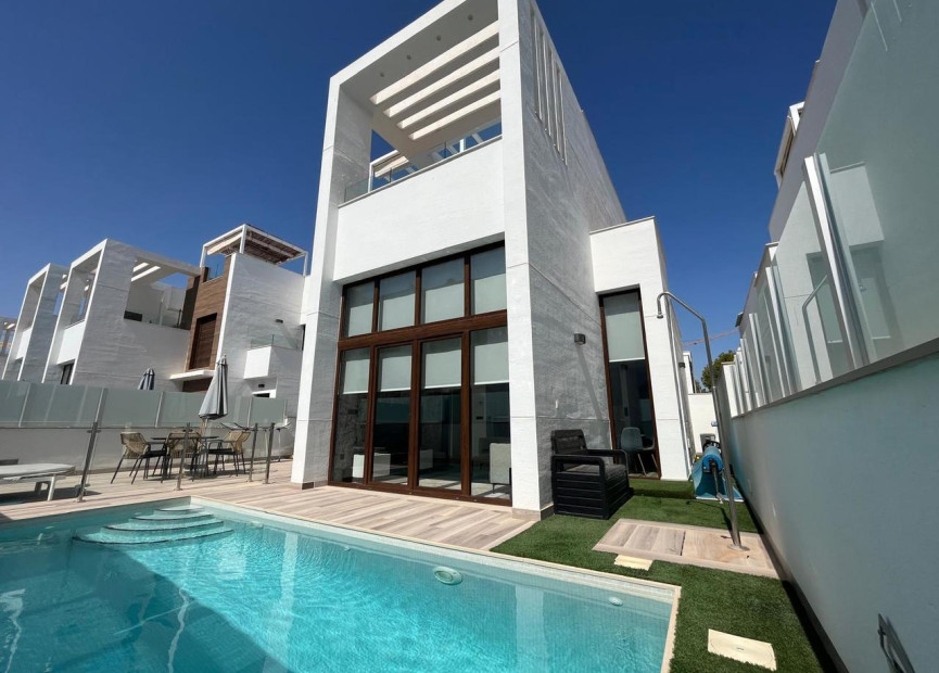 Herverkoop - 3. Vrijstaande villa - Los Balcones - Costa Blanca Zuid