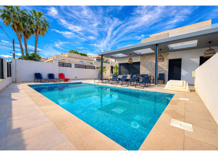 Herverkoop - 3. Vrijstaande villa - Los Balcones - Costa Blanca Zuid