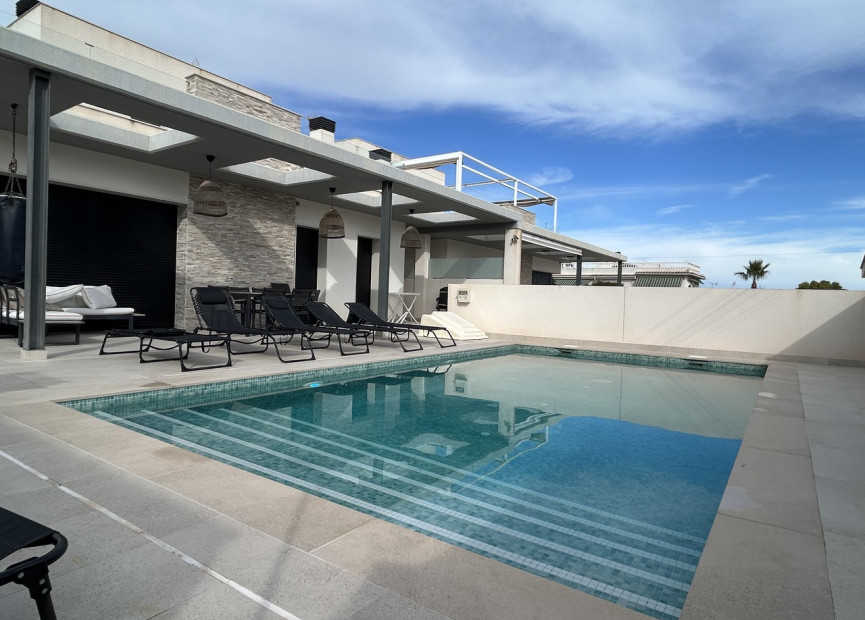 Herverkoop - 3. Vrijstaande villa - Los Balcones - Costa Blanca Zuid