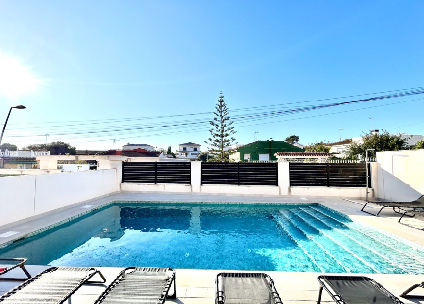 Herverkoop - 3. Vrijstaande villa - Los Balcones - Costa Blanca Zuid