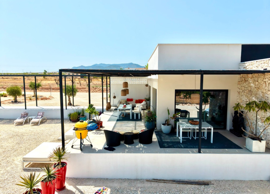 Herverkoop - 3. Vrijstaande villa - Pinoso - Costa Blanca Noord