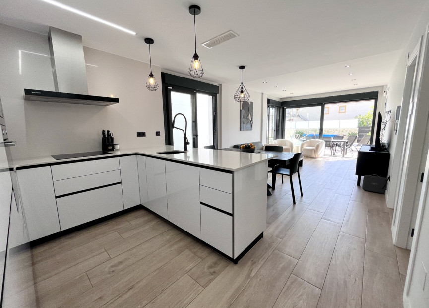 Herverkoop - 3. Vrijstaande villa - Punta Prima - Costa Blanca Zuid