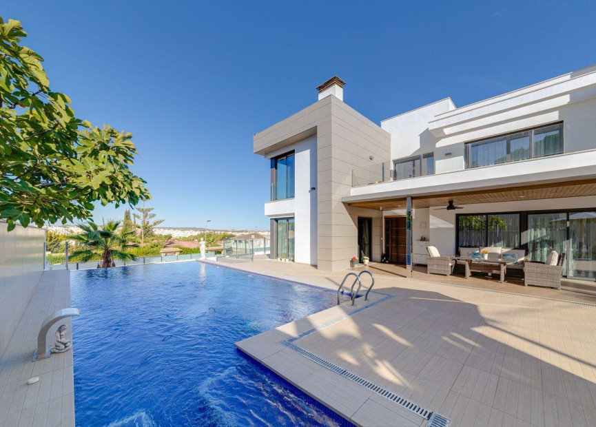 Herverkoop - 3. Vrijstaande villa - Torrevieja - Costa Blanca Zuid