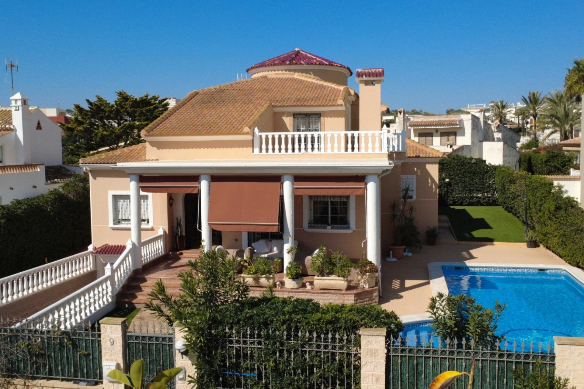 Herverkoop - 3. Vrijstaande villa - Torrevieja - Torre La Mata