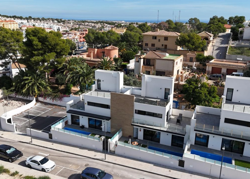 Herverkoop - 3. Vrijstaande villa - Villamartin - Costa Blanca Zuid