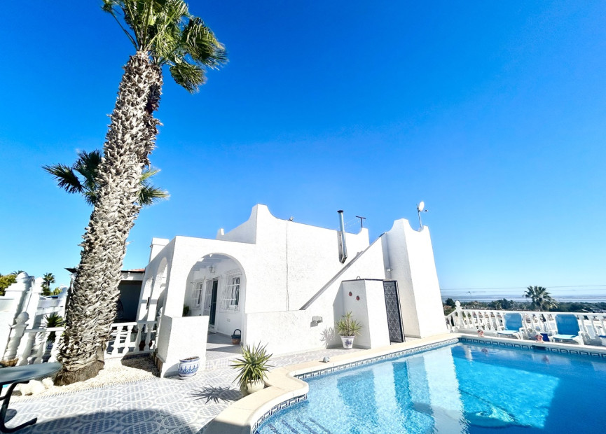 Herverkoop - 3. Vrijstaande villa - Villamartin - Costa Blanca Zuid