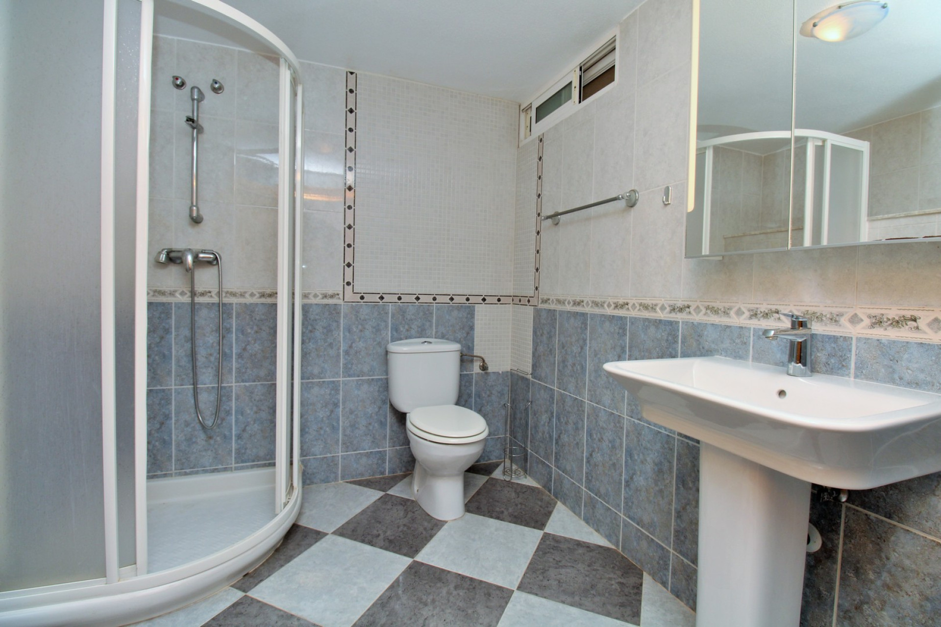 Herverkoop - 3. Vrijstaande villa - Villamartin - Costa Blanca Zuid