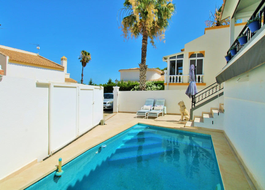 Herverkoop - 3. Vrijstaande villa - Villamartin - Costa Blanca Zuid