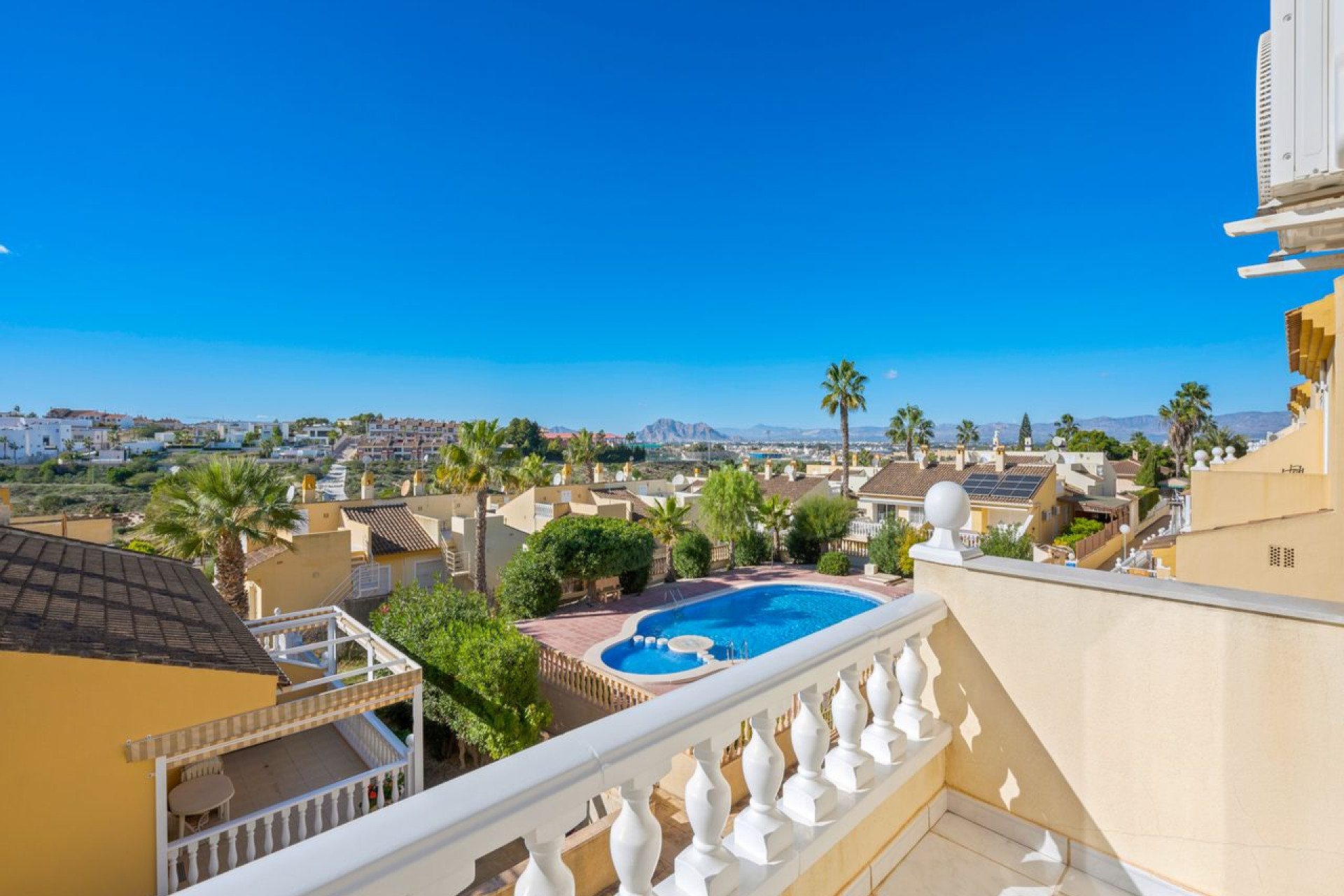 Herverkoop - 4. Halfvrijstaande villa - Benijofar - Costa Blanca Zuid