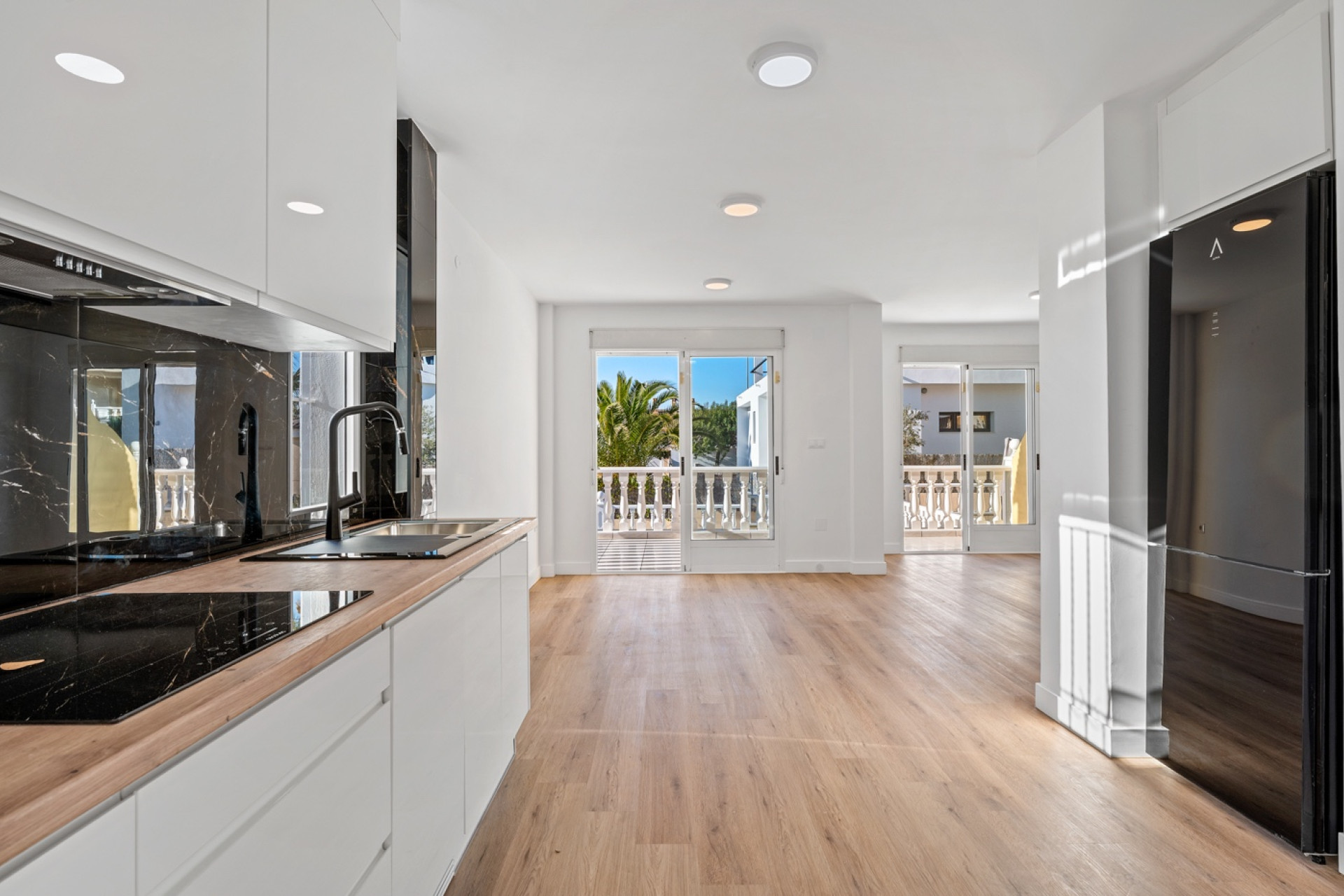 Herverkoop - 4. Halfvrijstaande villa - Benimar - Costa Blanca Zuid