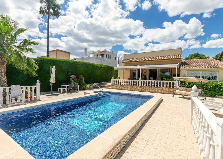 Herverkoop - 4. Halfvrijstaande villa - Los Balcones - Costa Blanca Zuid