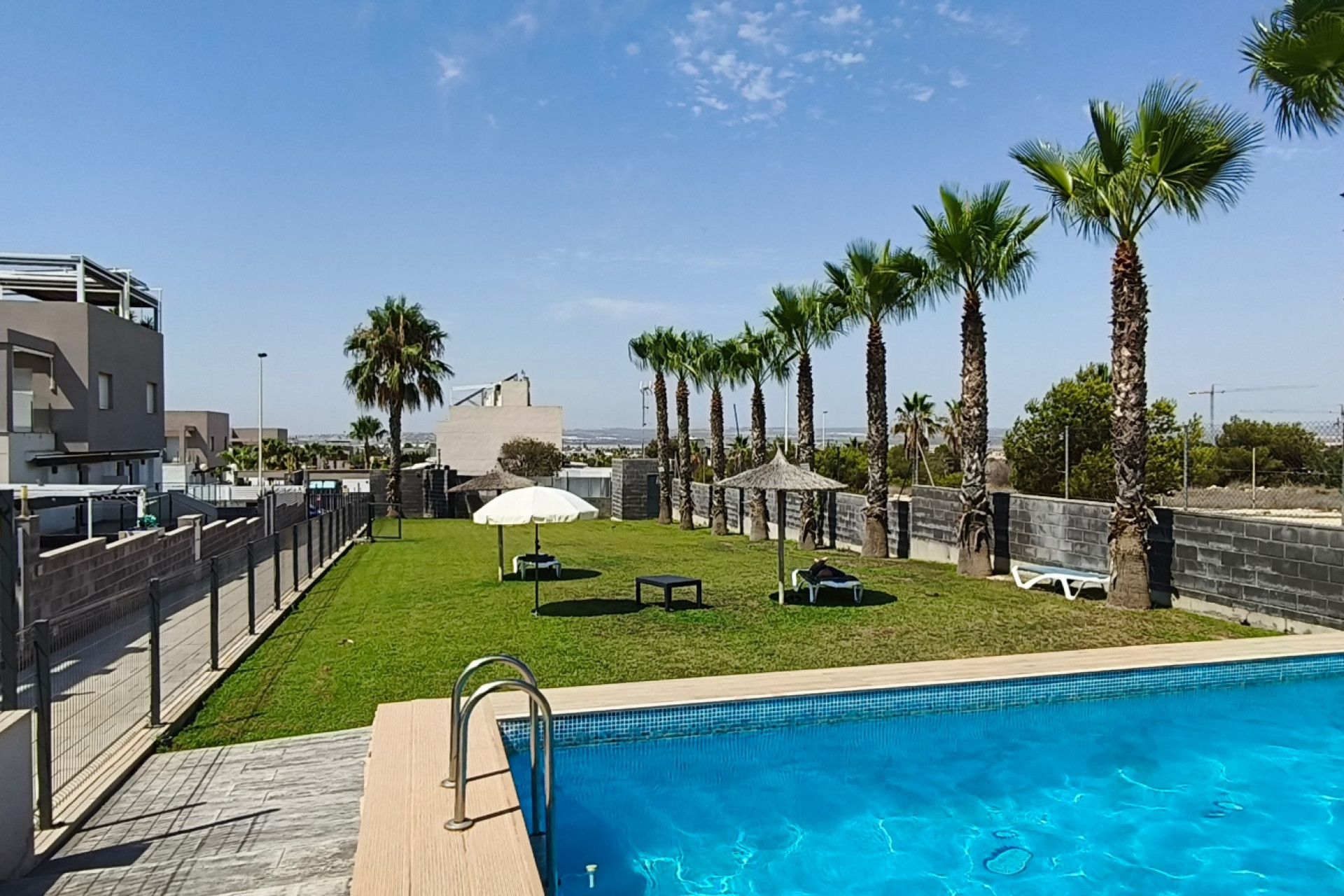 Herverkoop - 4. Halfvrijstaande villa - Torrevieja - Costa Blanca Zuid