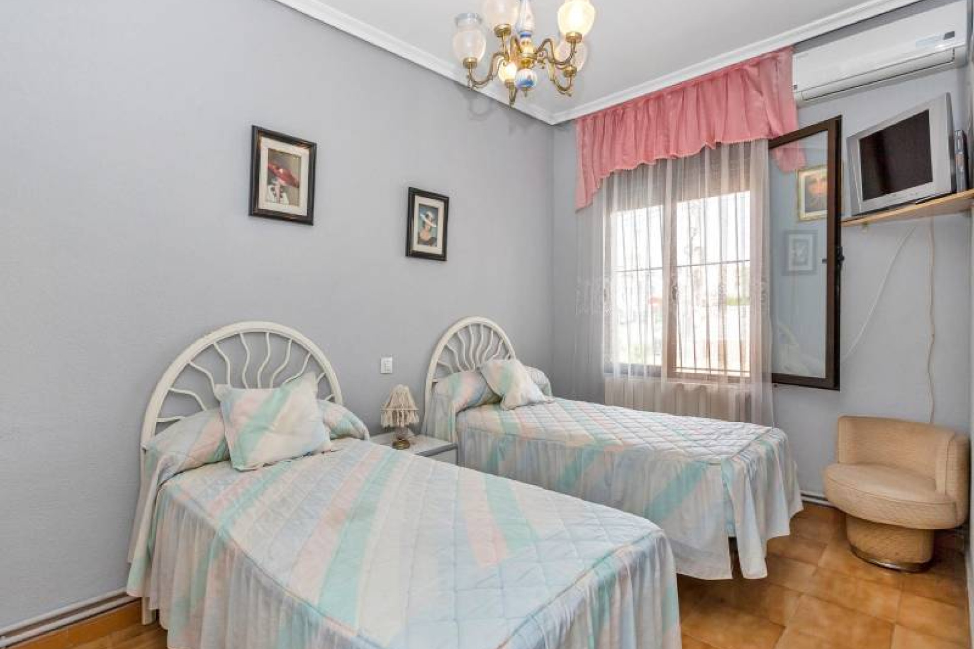 Herverkoop - 4. Halfvrijstaande villa - Torrevieja - Costa Blanca Zuid