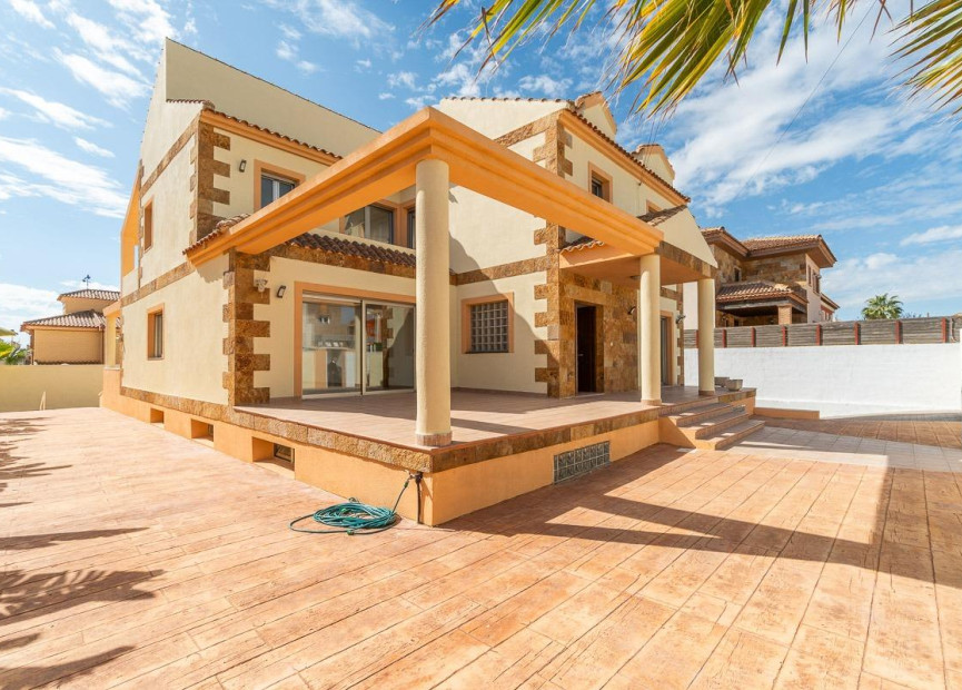 Herverkoop - 4. House - Detached Villa - Torrevieja - Aguas nuevas 2