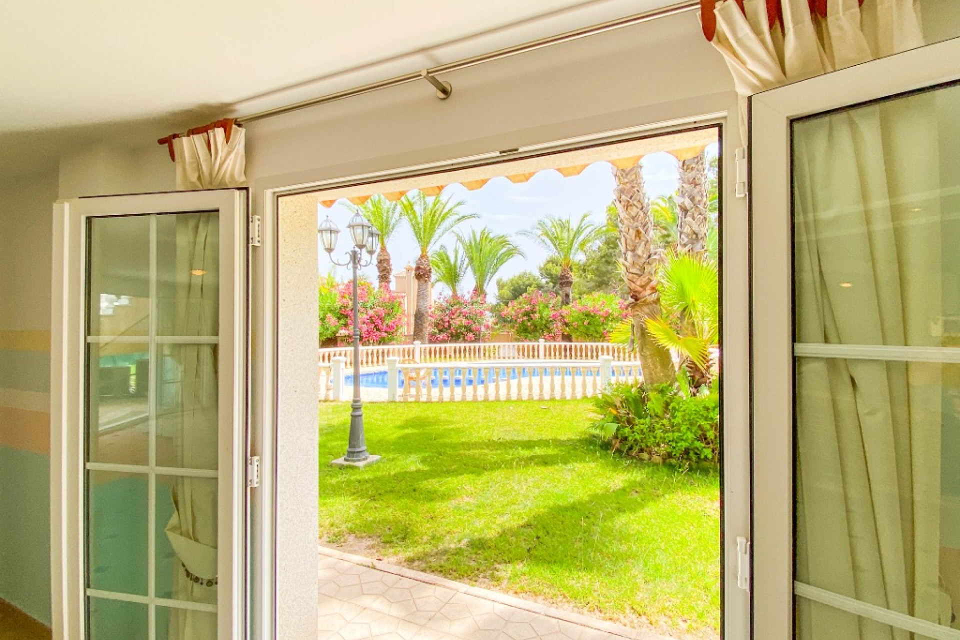 Herverkoop - 4. House - Detached Villa - Villamartin - Orihuela Costa