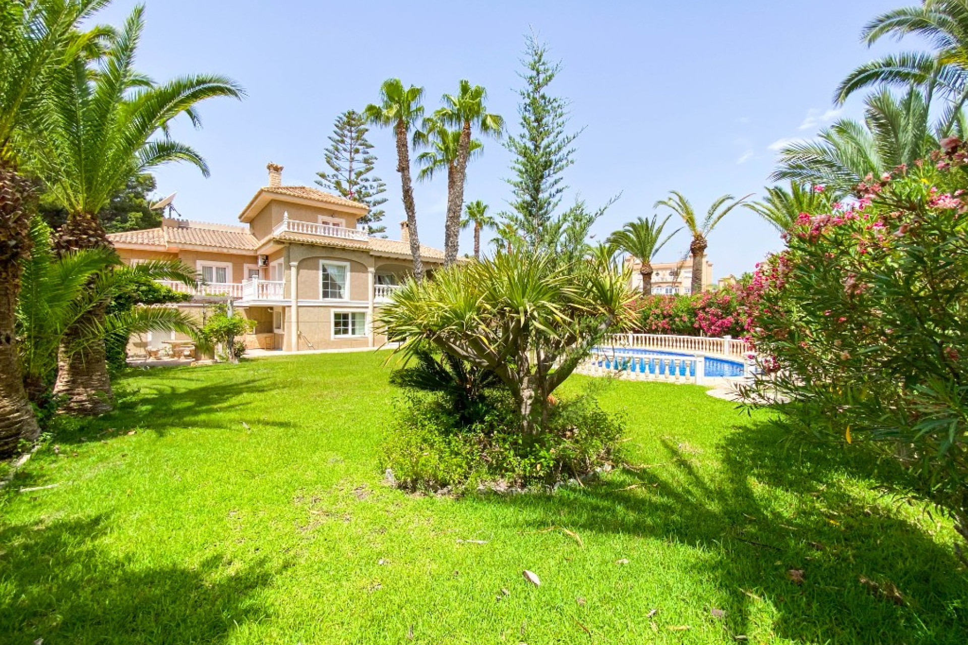 Herverkoop - 4. House - Detached Villa - Villamartin - Orihuela Costa