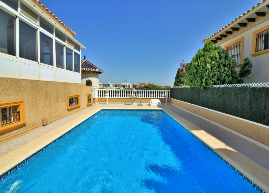 Herverkoop - Villa - Villamartin - Orihuela Costa