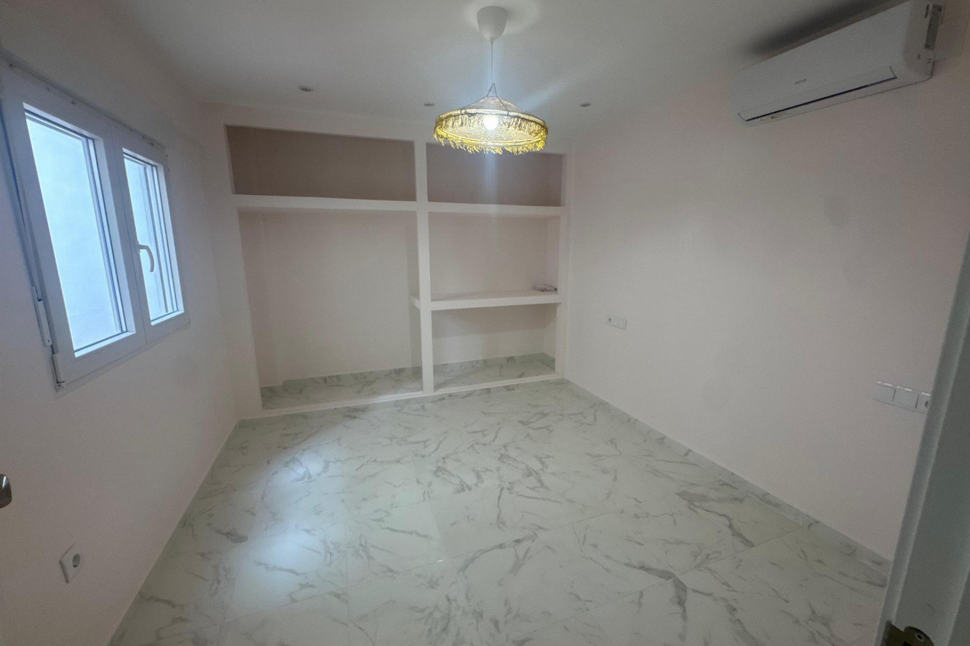 Resale - 1. Apartment / flat - Torrevieja - Muelle Pesquero