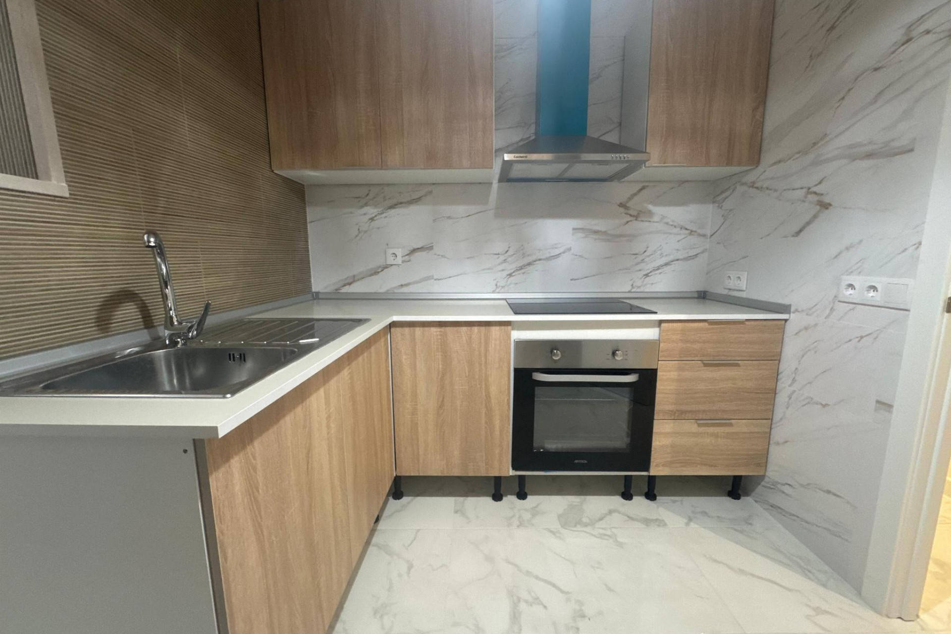 Resale - 1. Apartment / flat - Torrevieja - Muelle Pesquero