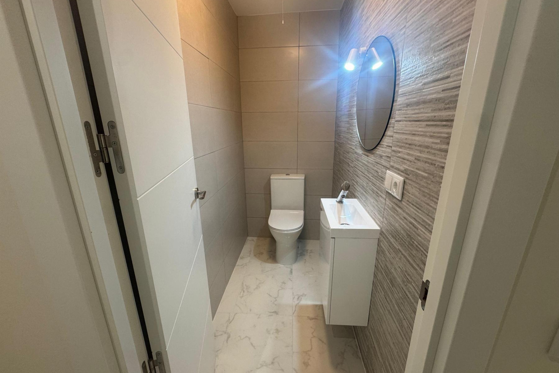 Resale - 1. Apartment / flat - Torrevieja - Muelle Pesquero