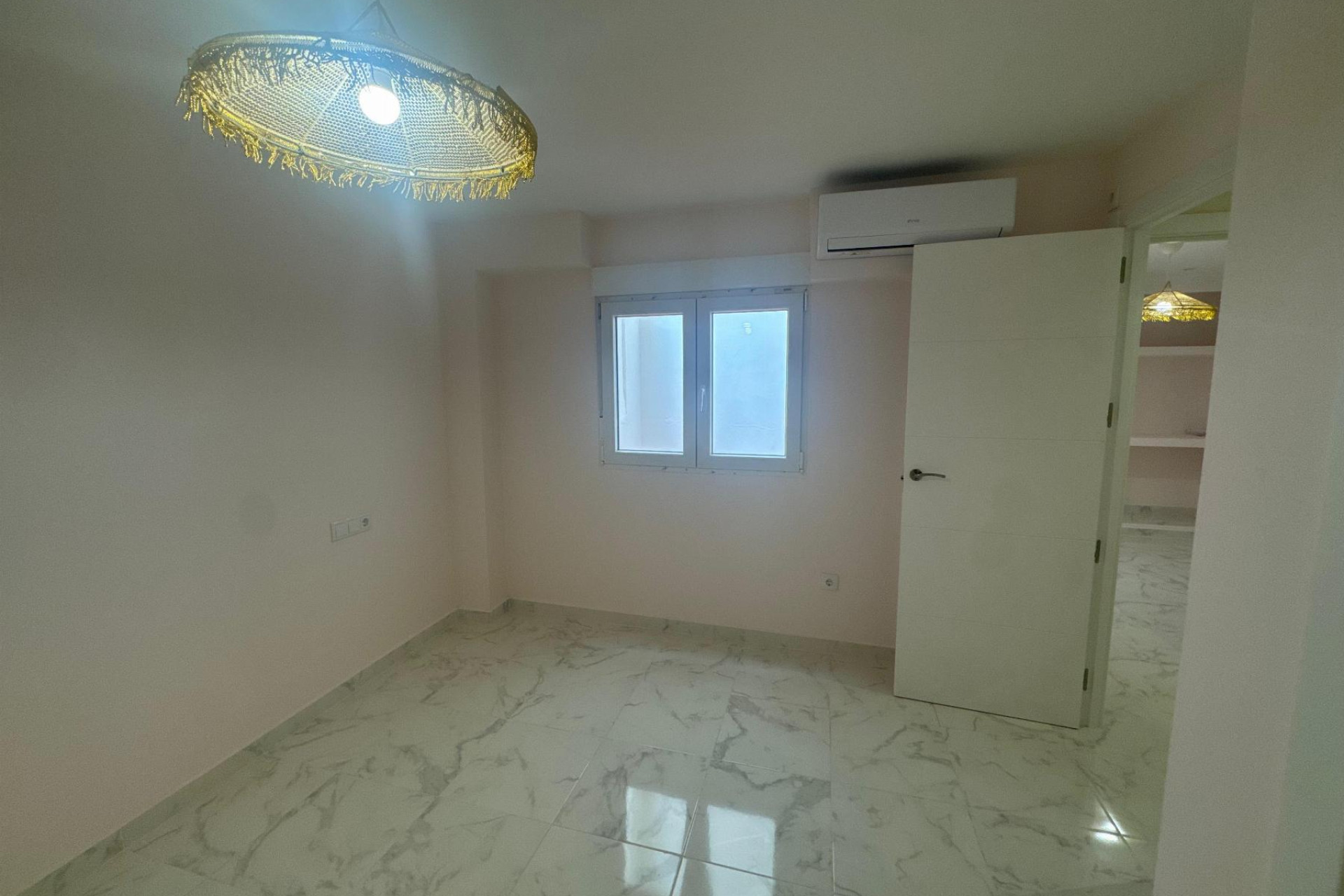 Resale - 1. Apartment / flat - Torrevieja - Muelle Pesquero